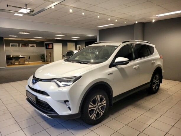 toyota-rav4-elektrisitetbensin-2016-big-8