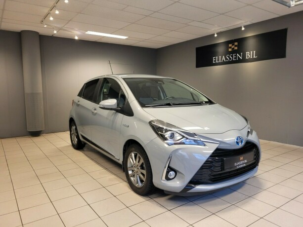 toyota-yaris-elektrisitetbensin-2018-big-11