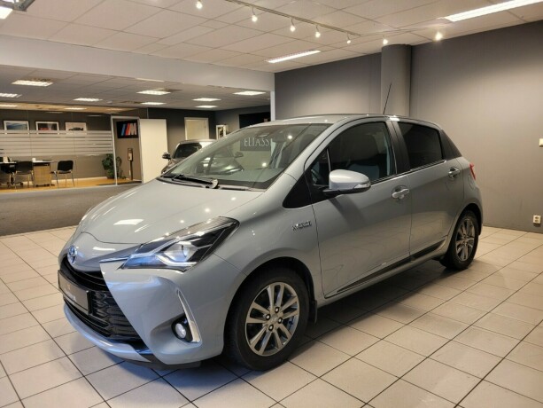 toyota-yaris-elektrisitetbensin-2018-big-8