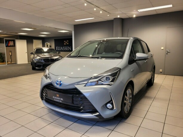 toyota-yaris-elektrisitetbensin-2018-big-9