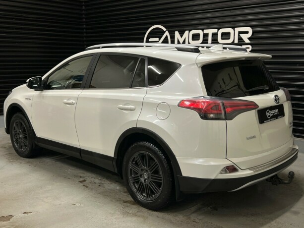 toyota-rav4-elektrisitetbensin-2018-big-1
