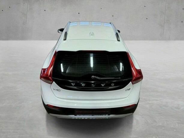 volvo-v40-cross-country-diesel-2014-big-10