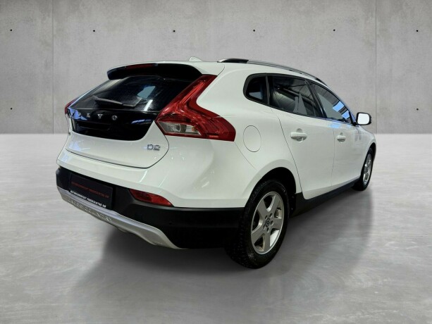 volvo-v40-cross-country-diesel-2014-big-3