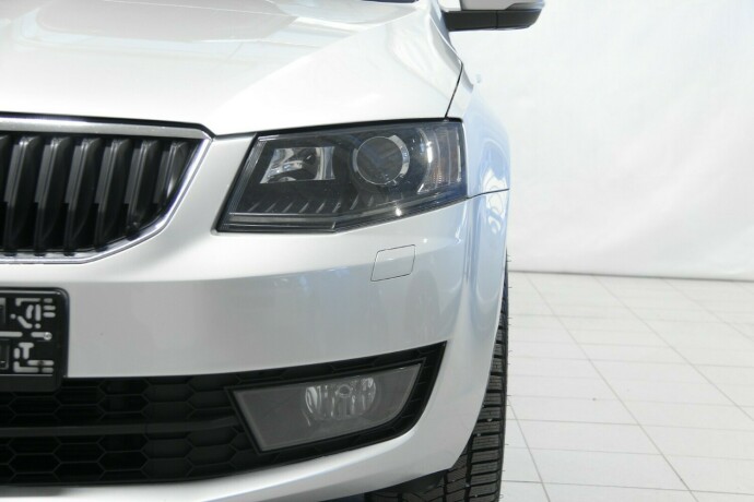 skoda-octavia-bensin-2014-big-23