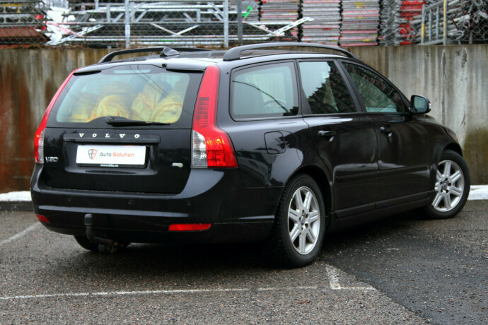 volvo-v50-diesel-2010-big-1