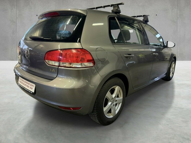 volkswagen-golf-diesel-2010-big-3