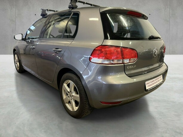 volkswagen-golf-diesel-2010-big-2