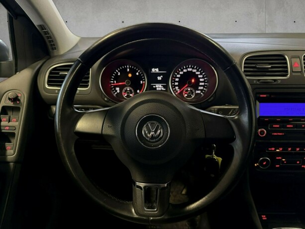 volkswagen-golf-diesel-2010-big-15