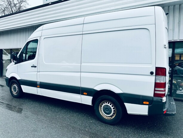 mercedes-benz-sprinter-diesel-2018-big-4