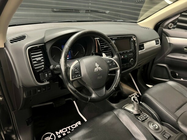 mitsubishi-outlander-elektrisitetbensin-2015-big-10