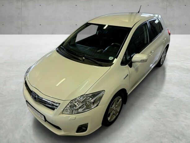 toyota-auris-elektrisitetbensin-2011-big-5