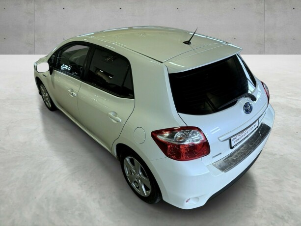 toyota-auris-elektrisitetbensin-2011-big-6