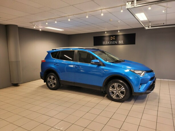 toyota-rav4-elektrisitetbensin-2016-big-2