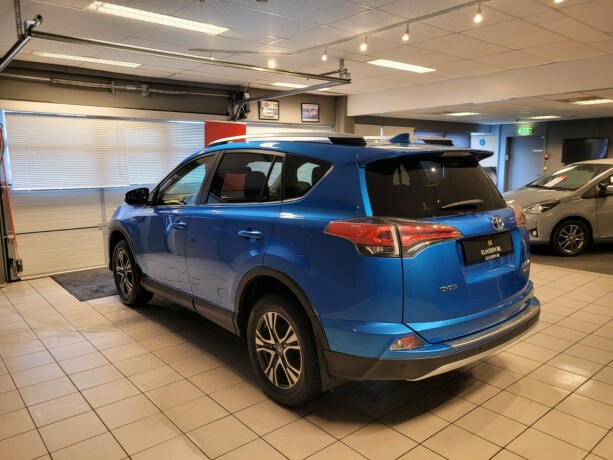 toyota-rav4-elektrisitetbensin-2016-big-6