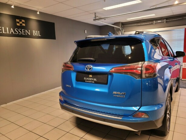 toyota-rav4-elektrisitetbensin-2016-big-5