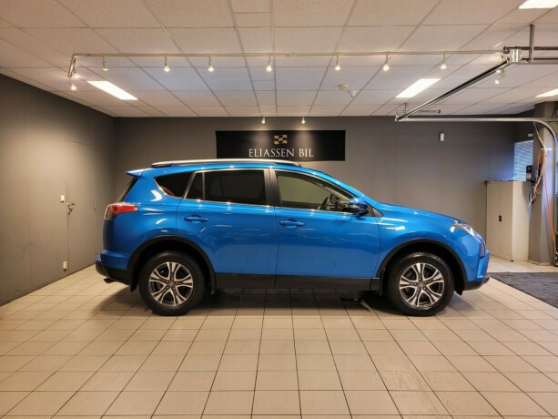 toyota-rav4-elektrisitetbensin-2016-big-3