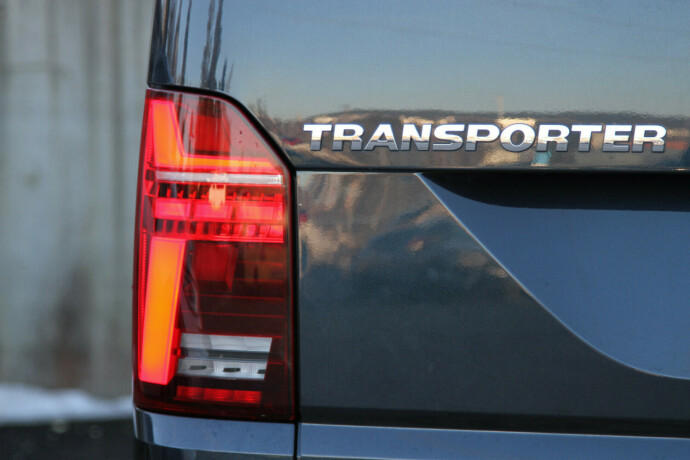 volkswagen-transporter-diesel-2020-big-31