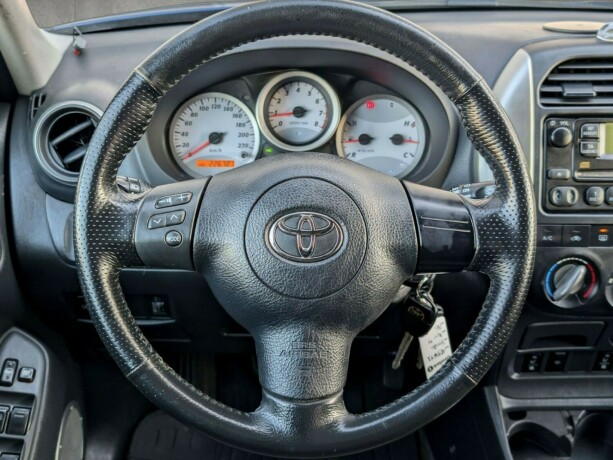 toyota-rav4-bensin-2004-big-15