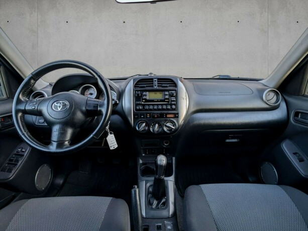 toyota-rav4-bensin-2004-big-13