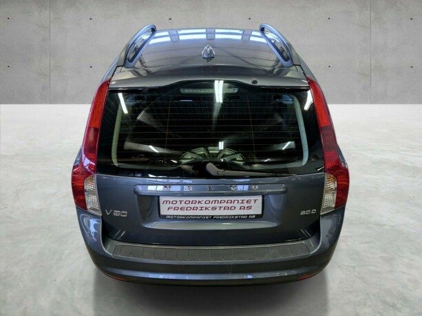 volvo-v50-diesel-2010-big-11