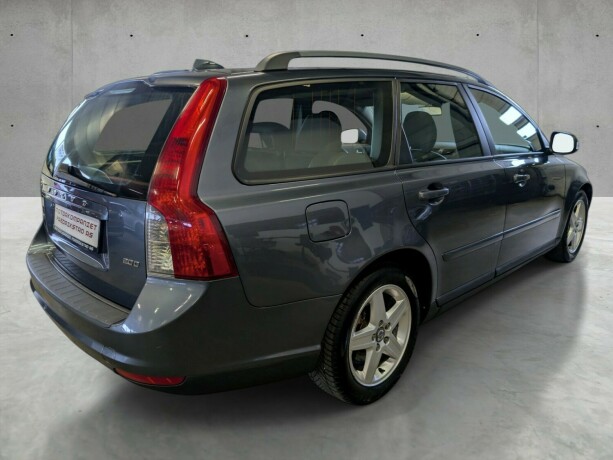 volvo-v50-diesel-2010-big-3