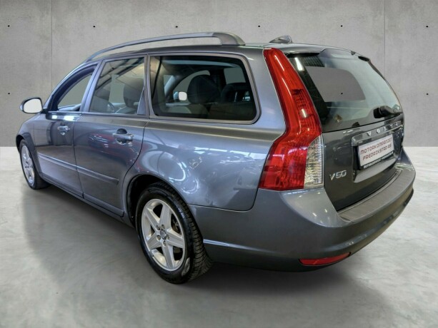 volvo-v50-diesel-2010-big-2