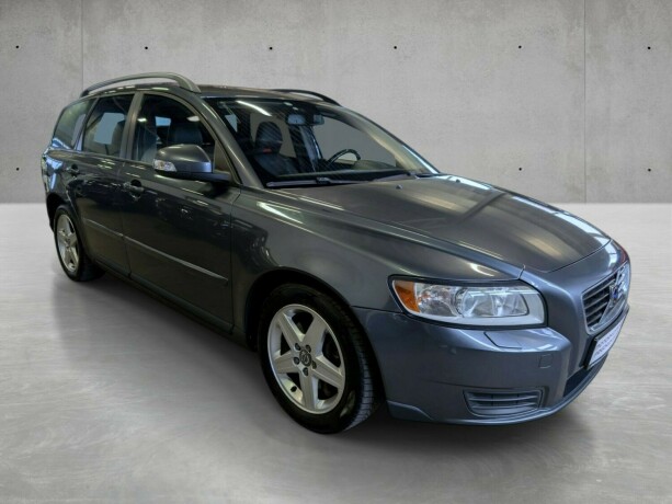 volvo-v50-diesel-2010-big-1