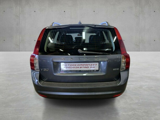 volvo-v50-diesel-2010-big-10