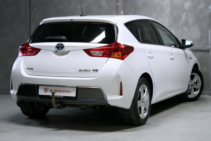 toyota-auris-bensin-2015-big-1