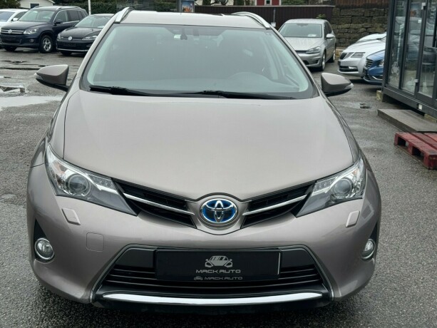 toyota-auris-bensin-2015-big-1