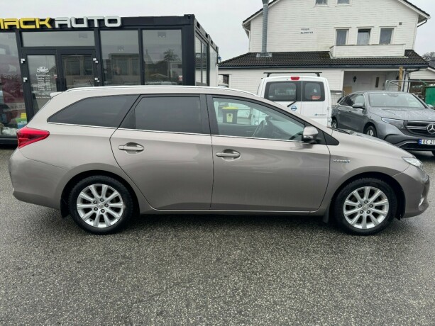 toyota-auris-bensin-2015-big-3