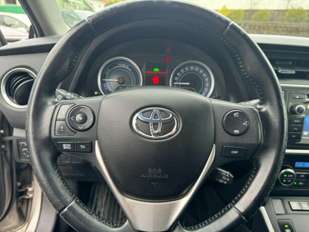 toyota-auris-bensin-2015-big-10