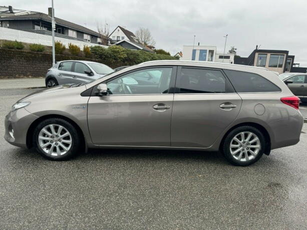 toyota-auris-bensin-2015-big-6