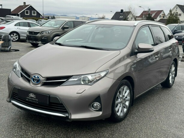 toyota-auris-bensin-2015-big-0