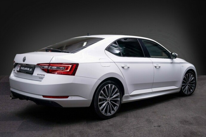 skoda-superb-diesel-2017-big-7