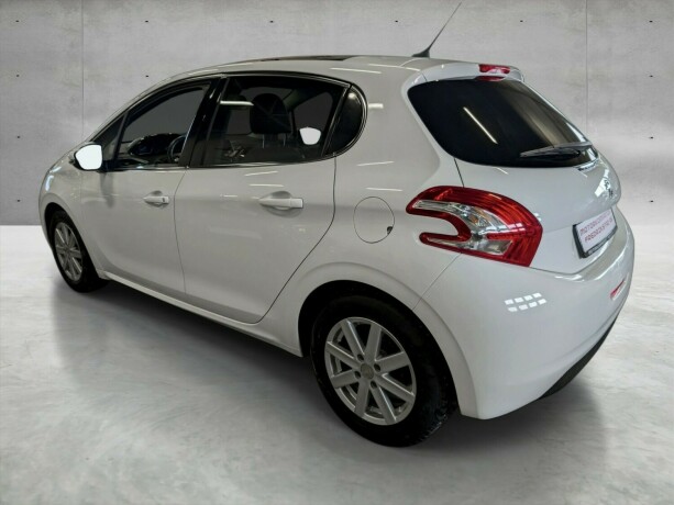 peugeot-208-bensin-2013-big-2