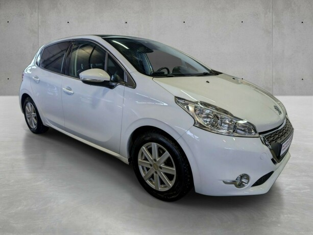 peugeot-208-bensin-2013-big-1