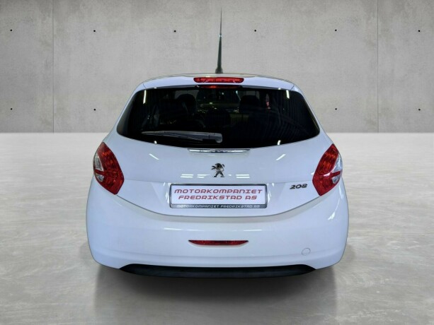 peugeot-208-bensin-2013-big-10