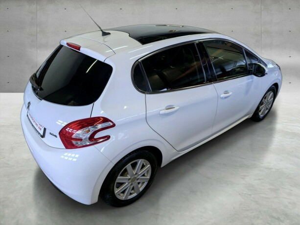 peugeot-208-bensin-2013-big-7