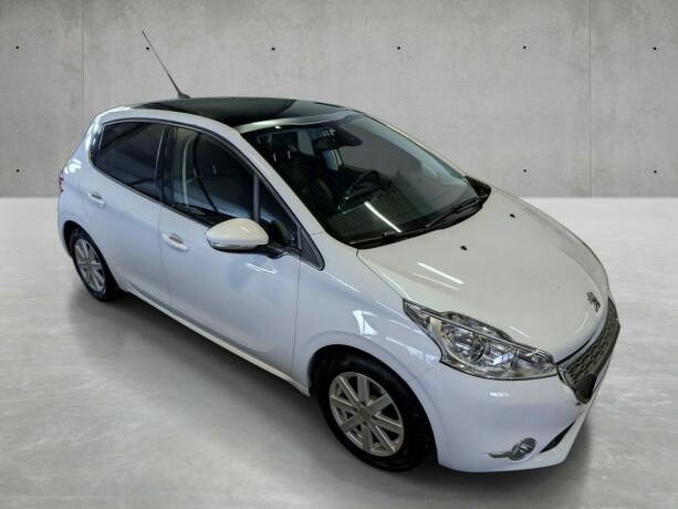 peugeot-208-bensin-2013-big-4