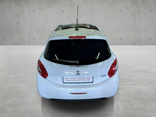 peugeot-208-bensin-2013-big-11