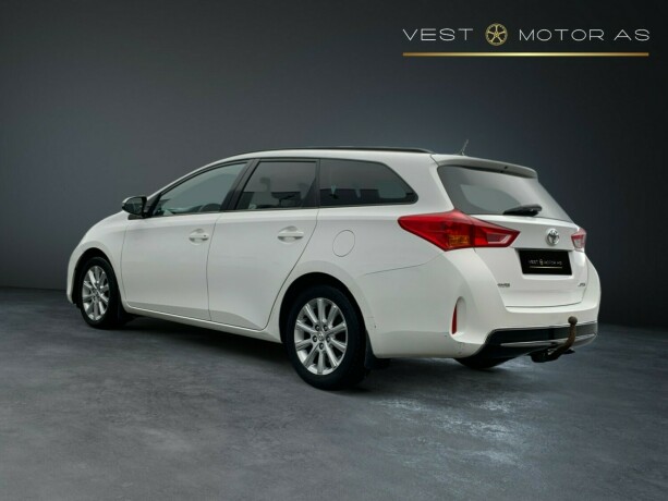 toyota-auris-diesel-2013-big-4