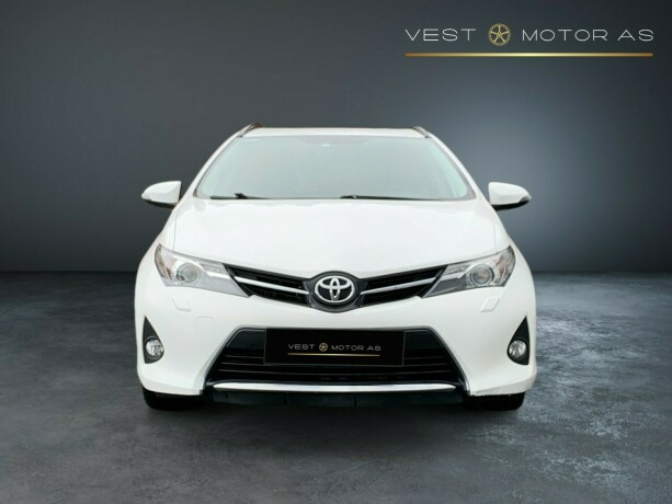 toyota-auris-diesel-2013-big-1