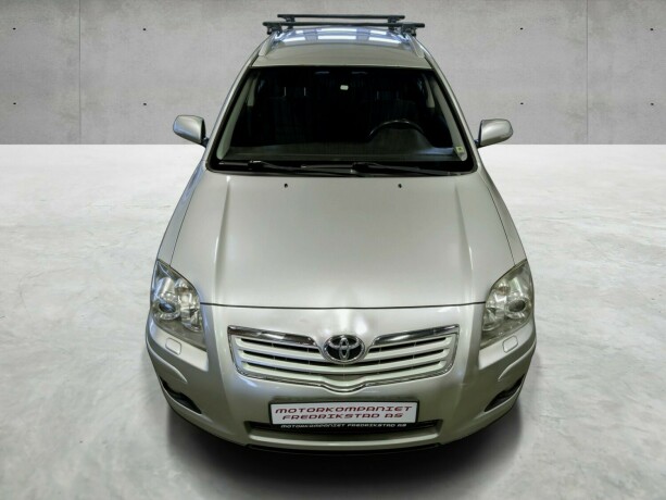 toyota-avensis-diesel-2008-big-9