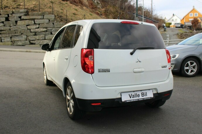 mitsubishi-colt-bensin-2013-big-2