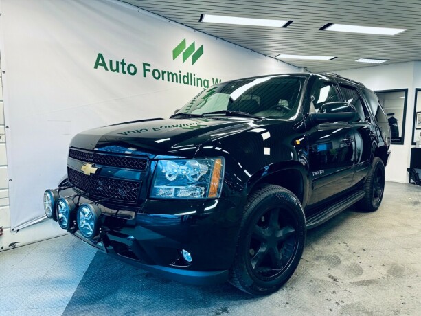 chevrolet-tahoe-bensin-2014-big-1