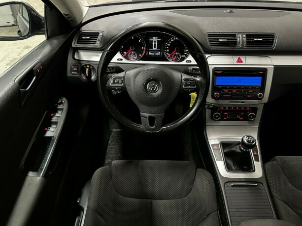 volkswagen-passat-diesel-2010-big-11