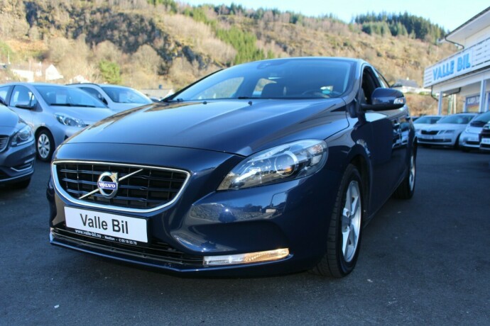 volvo-v40-diesel-2014-big-1