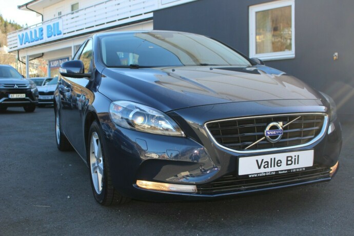 volvo-v40-diesel-2014-big-0