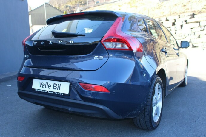 volvo-v40-diesel-2014-big-3